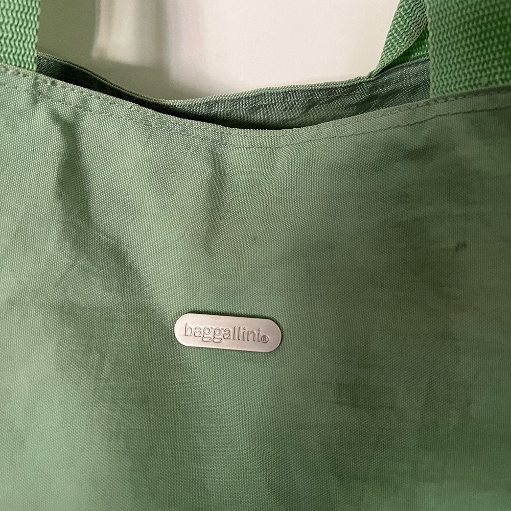 Baggallini sport bag, color is much more lighter than on the photos, soft fabric